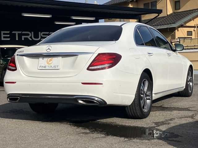 MERCEDES BENZ E class sedan