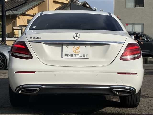 MERCEDES BENZ E class sedan