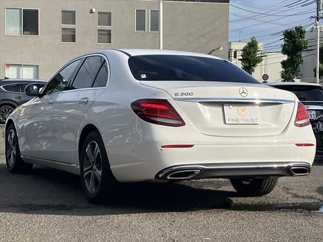 MERCEDES BENZ E class sedan
