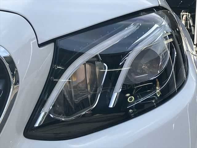 MERCEDES BENZ E class sedan
