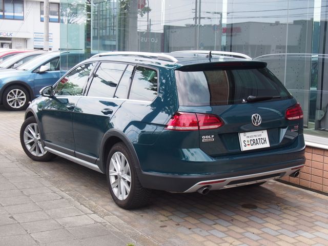 VOLKSWAGEN GOLF Alltrack