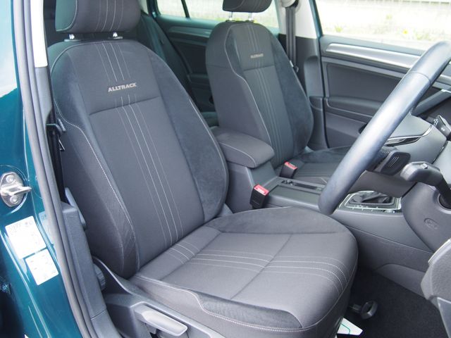 VOLKSWAGEN GOLF Alltrack