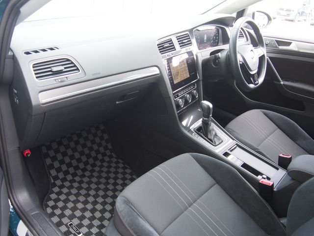 VOLKSWAGEN GOLF Alltrack