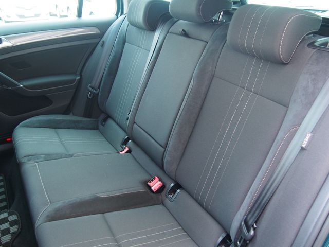 VOLKSWAGEN GOLF Alltrack