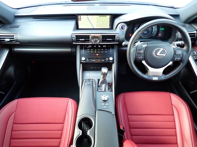 LEXUS IS300h