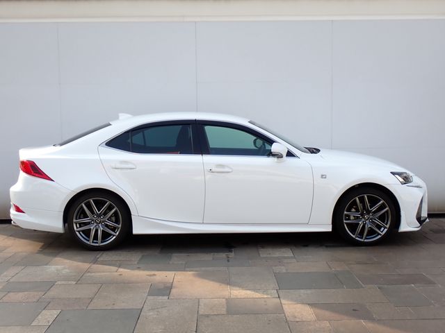 LEXUS IS300h