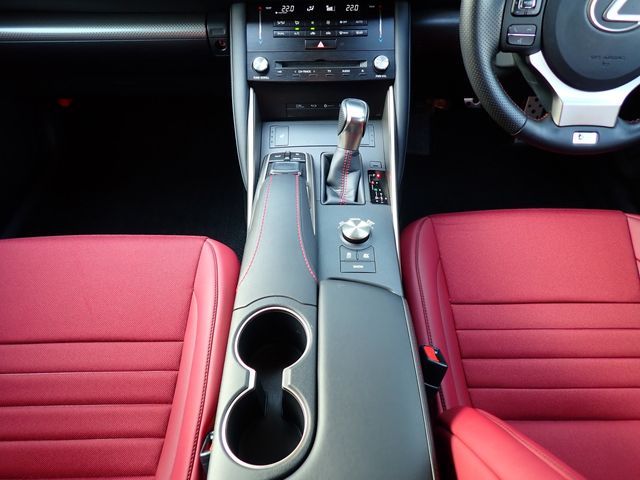 LEXUS IS300h