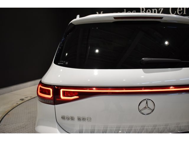 MERCEDES BENZ EQB