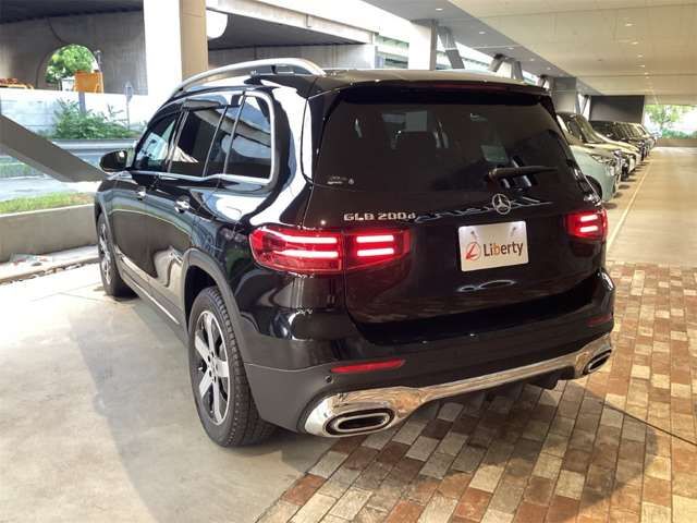 MERCEDES BENZ GLB