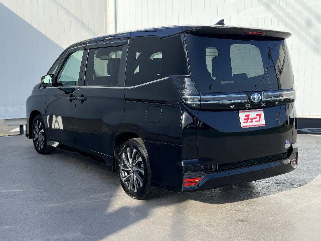 VOXY HYBRID