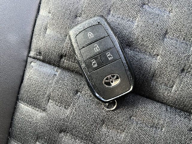VOXY HYBRID
