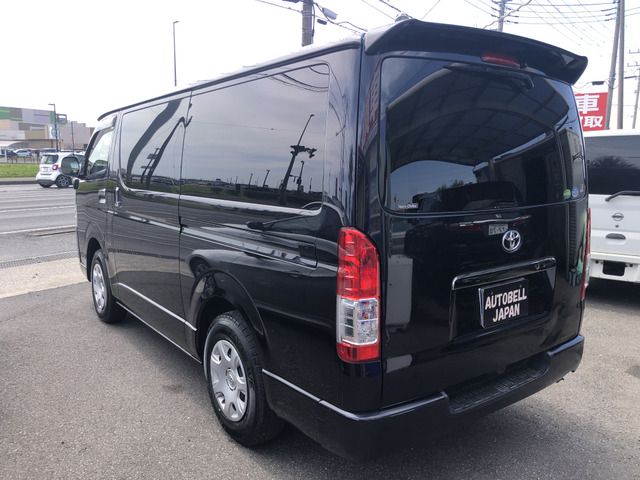 REGIUSACE 2WD van