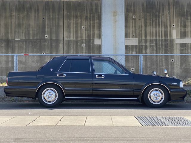 CEDRIC sedan