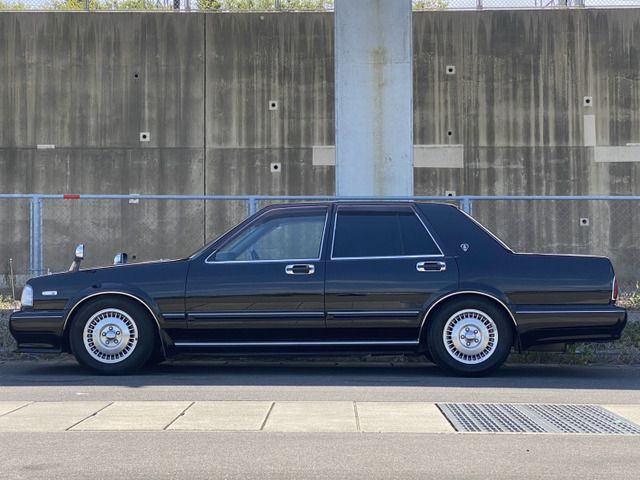 CEDRIC sedan