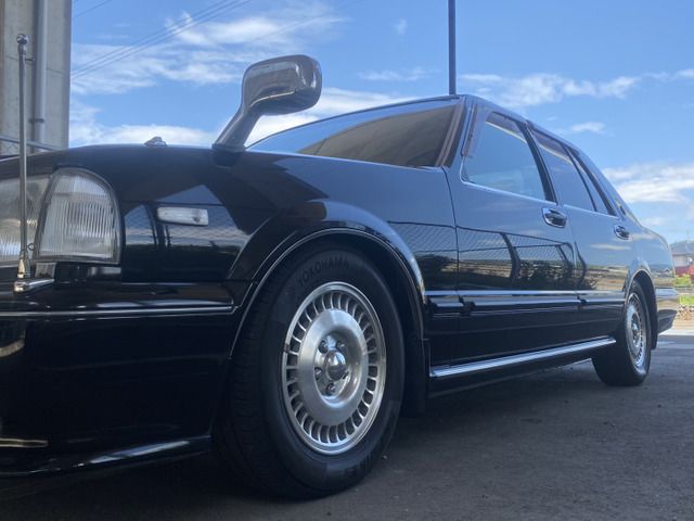 CEDRIC sedan