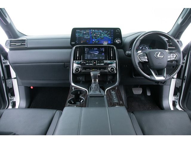 LEXUS LX600