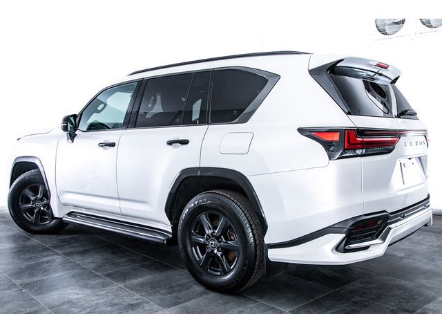 LEXUS LX600