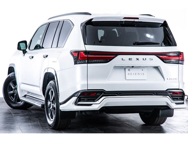 LEXUS LX600