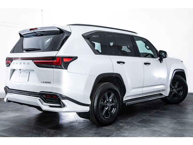 LEXUS LX600