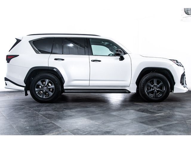 LEXUS LX600