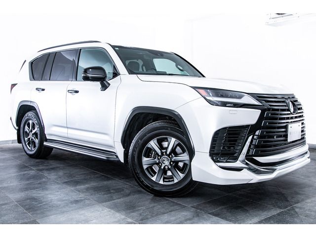 LEXUS LX600