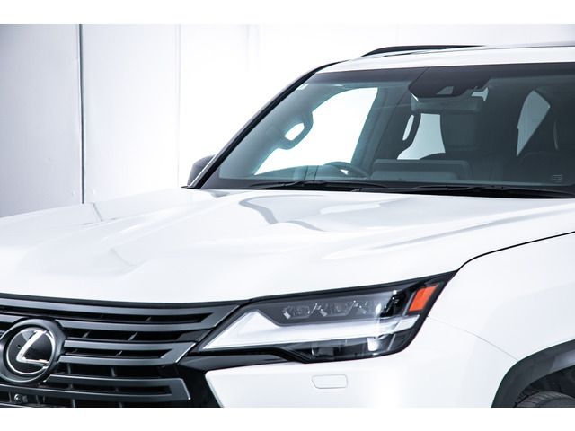 LEXUS LX600