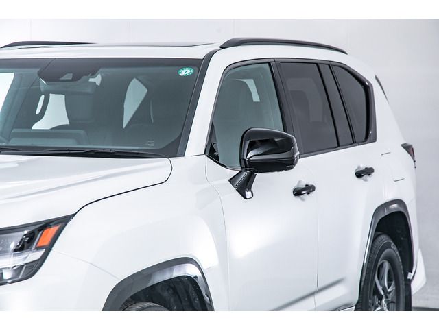 LEXUS LX600