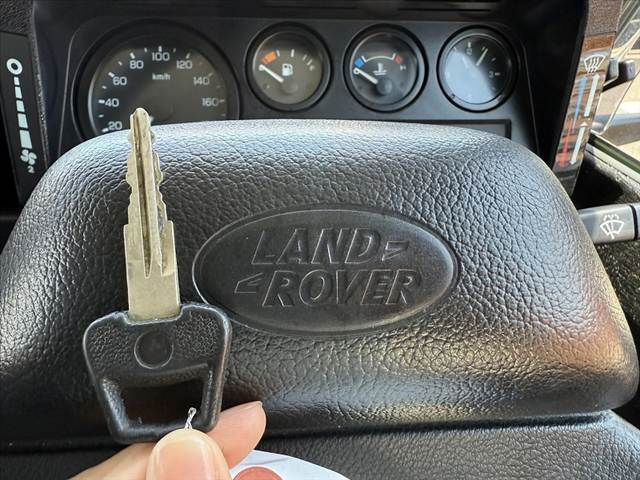 ROVER DEFENDER