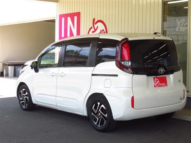 SIENTA HYBRID