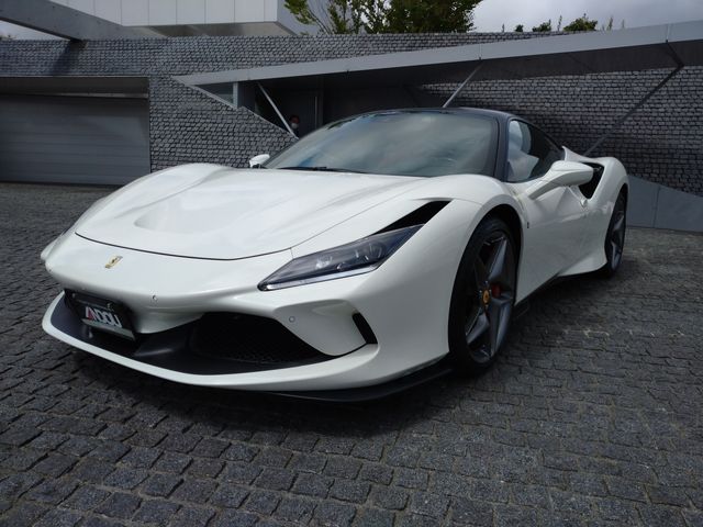 FERRARI F8 Tributo