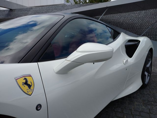 FERRARI F8 Tributo