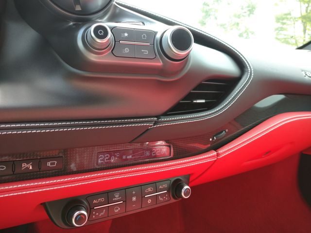 FERRARI F8 Tributo