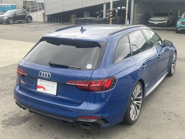 AUDI RS4 AVANT