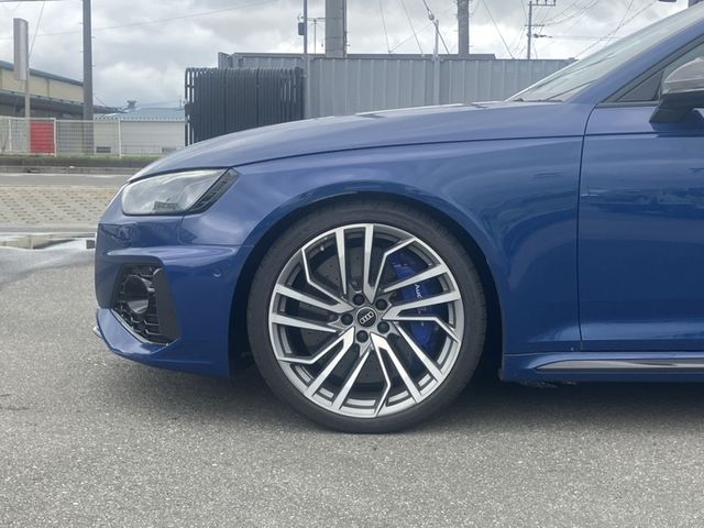 AUDI RS4 AVANT
