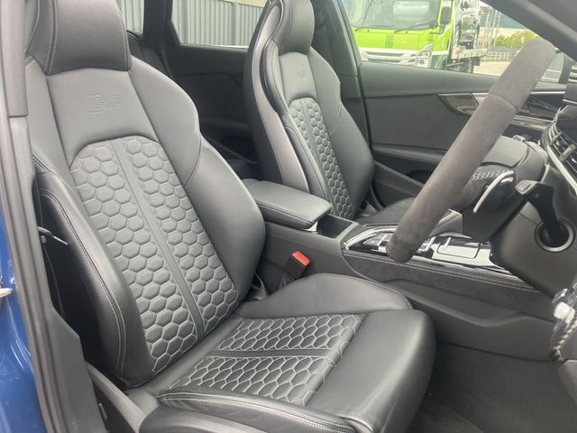 AUDI RS4 AVANT