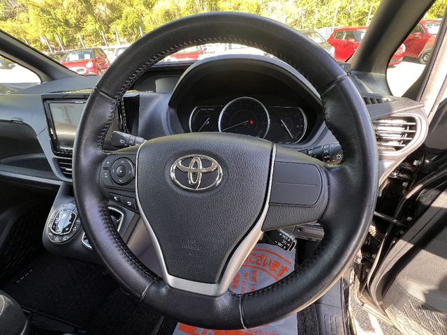 VOXY HYBRID