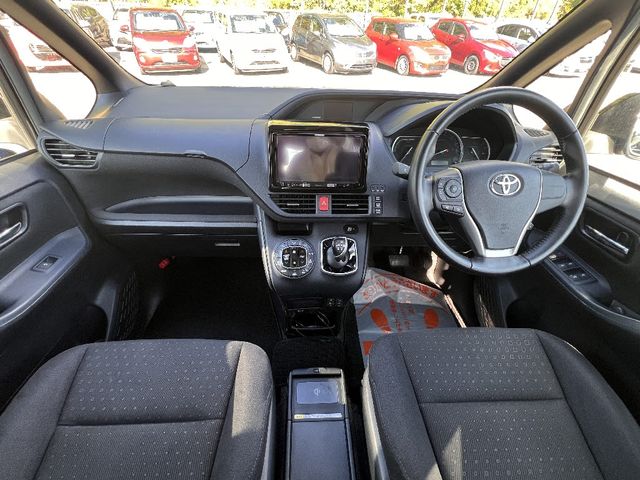 VOXY HYBRID