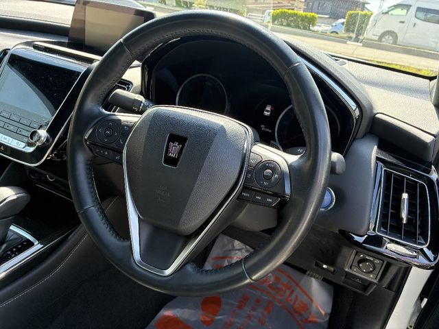 CROWN sedan hybrid