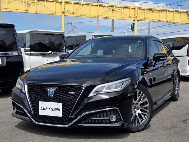 CROWN sedan hybrid