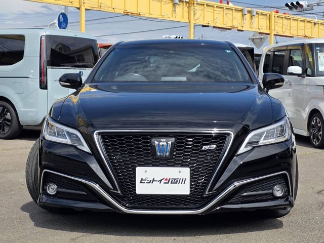 CROWN sedan hybrid