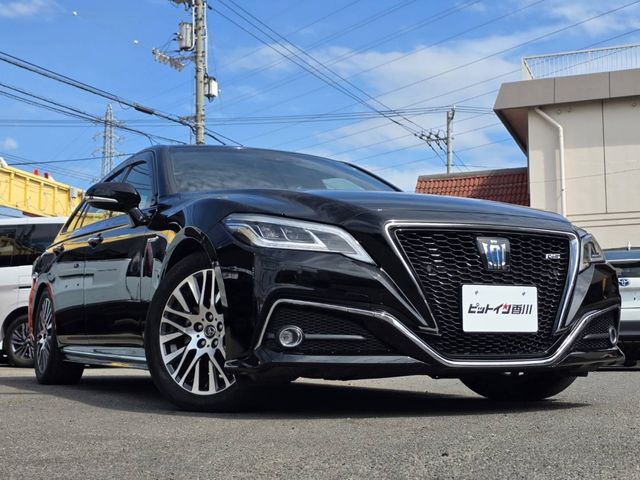 CROWN sedan hybrid