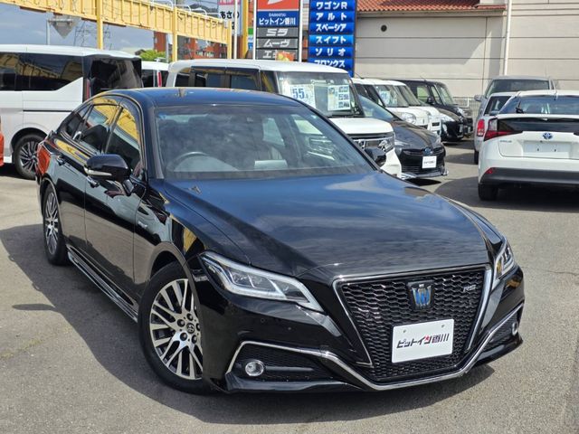 CROWN sedan hybrid