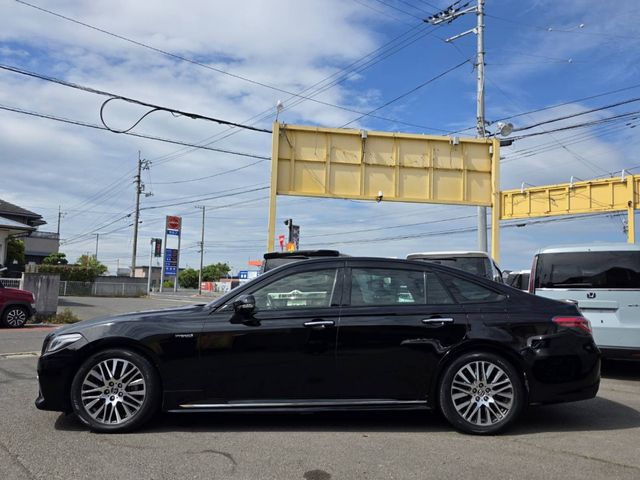 CROWN sedan hybrid