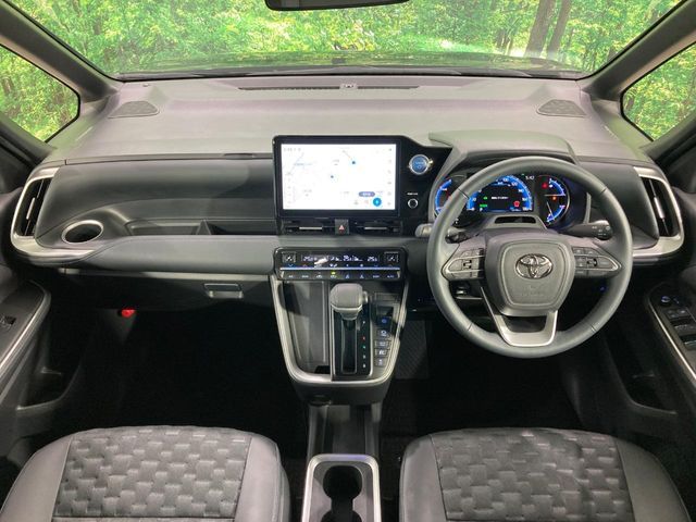 VOXY HYBRID
