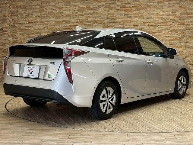 PRIUS 4WD