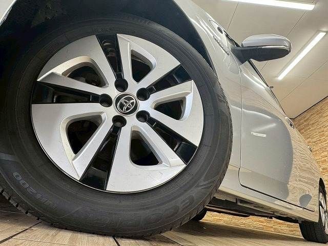 PRIUS 4WD