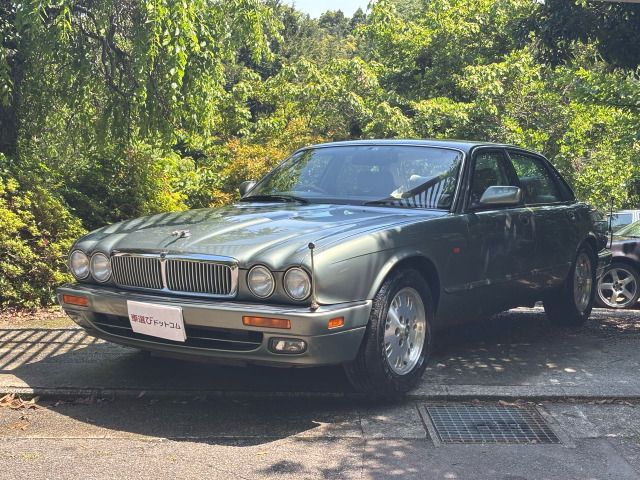 JAGUAR XJseries sedan