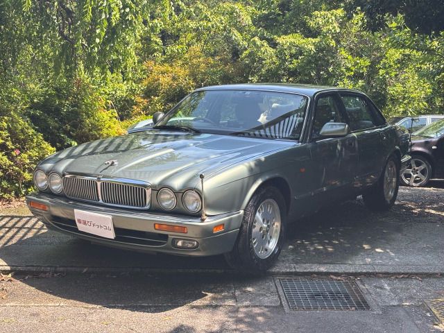 JAGUAR XJseries sedan