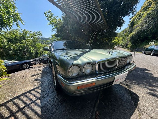 JAGUAR XJseries sedan