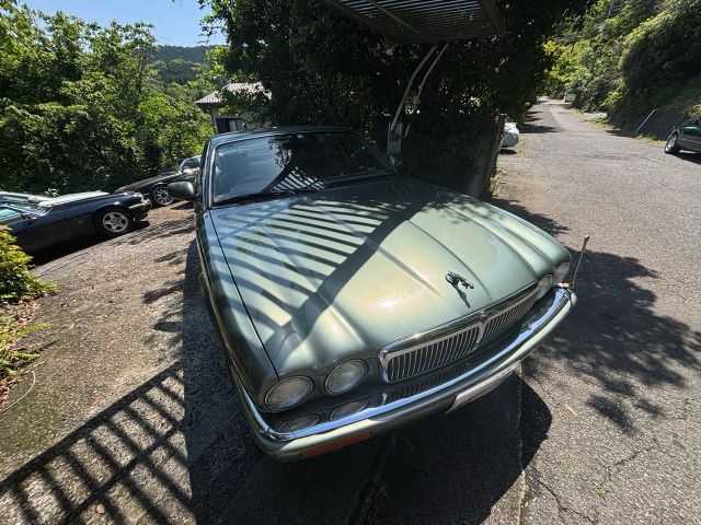 JAGUAR XJseries sedan